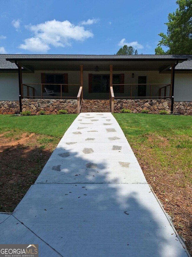 Building Photo - 2752 Poplar Rd