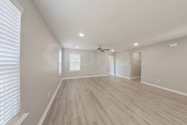 Building Photo - 383 Angela St