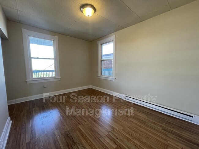 Foto del edificio - 616 W Franklin St