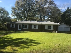 Building Photo - 1052 Forrest Dr