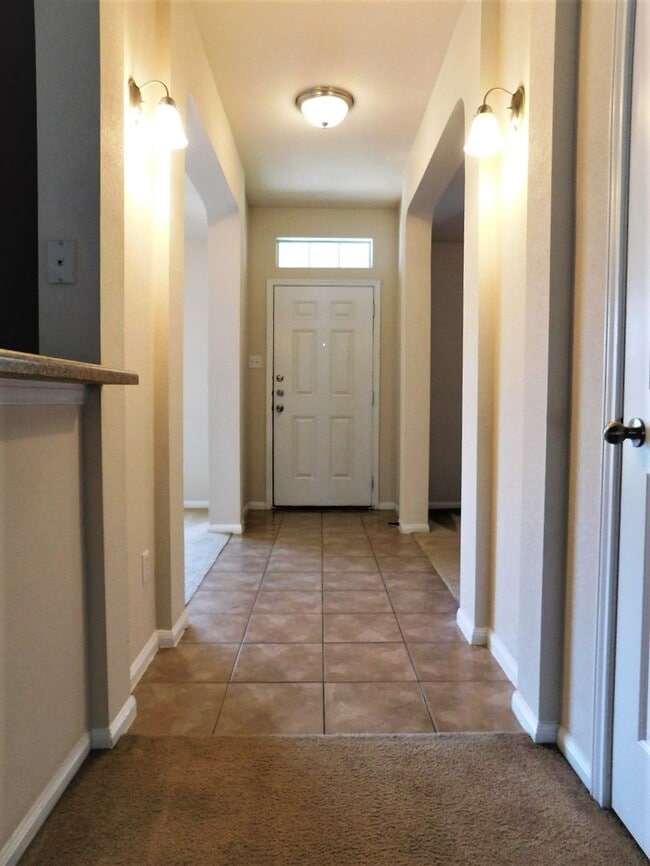 Building Photo - Available Now!!!! Beautiful home located i...