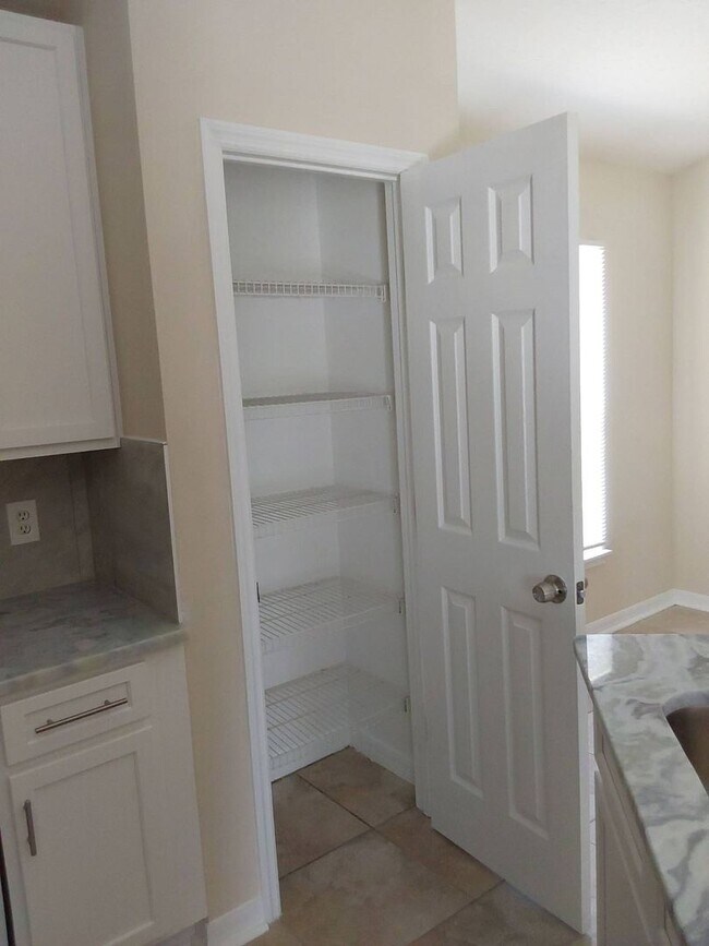 Building Photo - Beautiful 4-Bedroom, 2-Bath Home with 2-Ca...