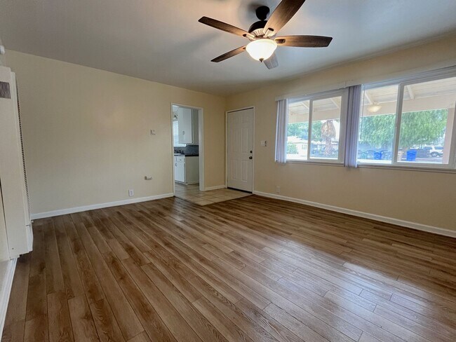 Foto del edificio - 32037-32041 Avenue E
