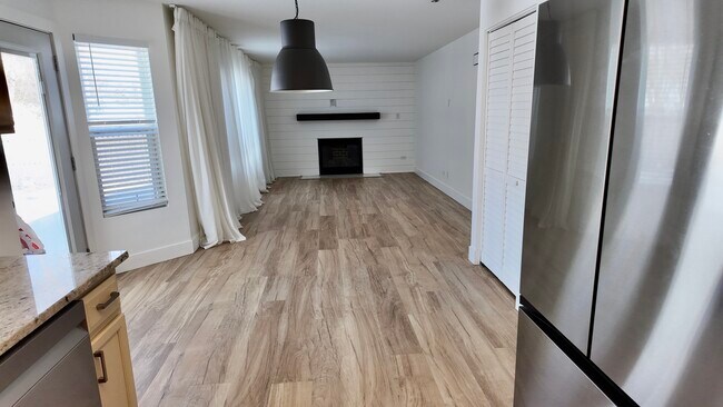 Foto del edificio - 68 Kempton Dr