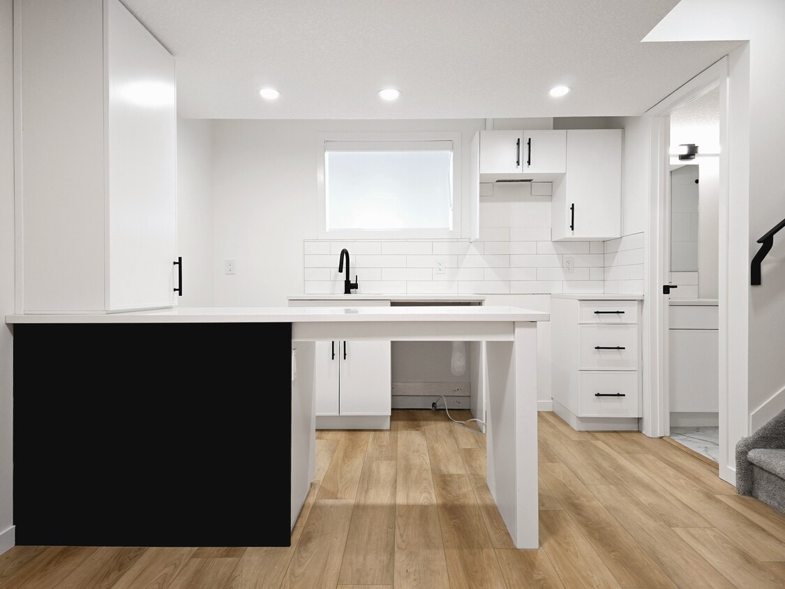 Photo principale - 11642-11690 90 St NW