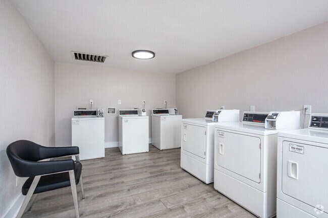 Servicio de lavandería - Holly Park Square Apartments