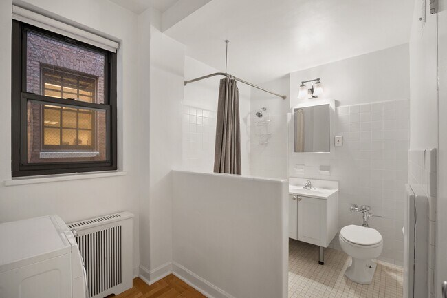 Foto del edificio - 30 E 37th St