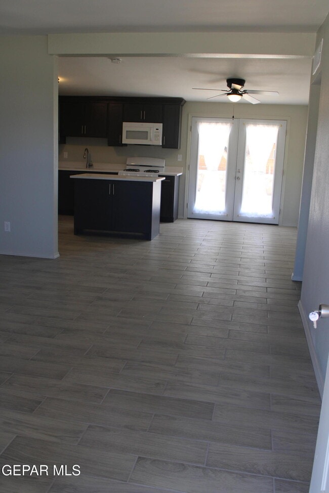 Building Photo - 10465 Omega Cir