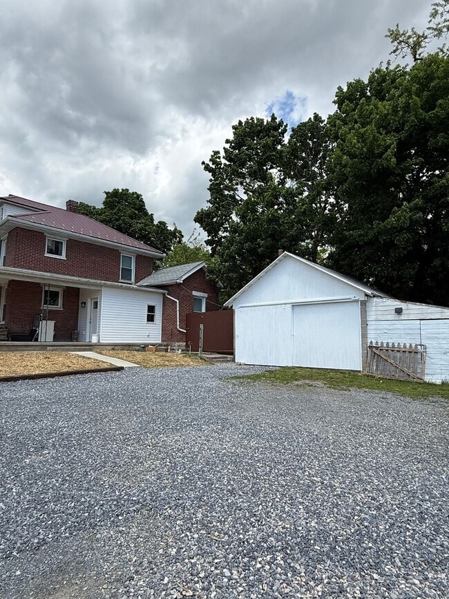 Building Photo - 1335 Edenville Rd