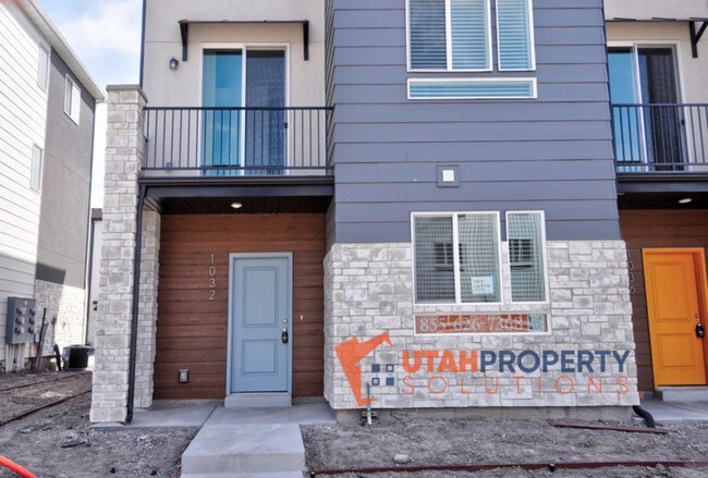 Building Photo - 1032 W 430 S