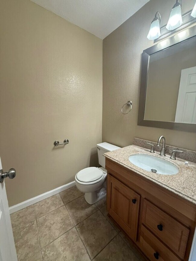 Foto del edificio - Very nice updated condo in beautiful Granite hills Neighborhood