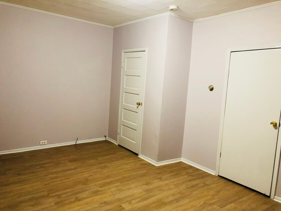 Primary Photo - 374 Bruck Ave