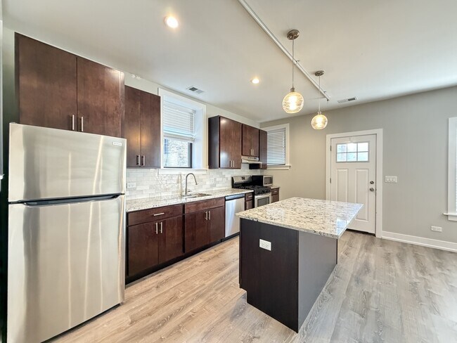 Foto del edificio - 1124 Maple Ave