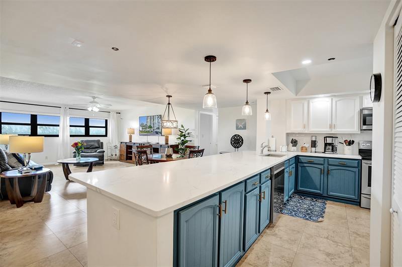 Foto principal - 3200 Port Royale Dr N