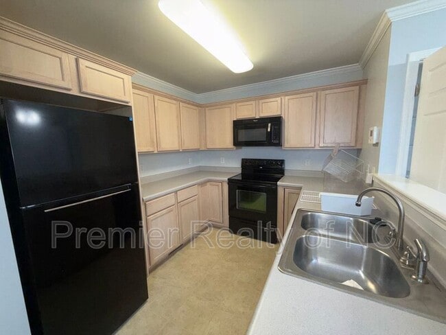 Building Photo - 605 Westpark Ct