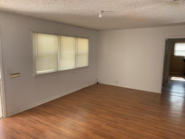 Foto del edificio - 905 NW 8th St