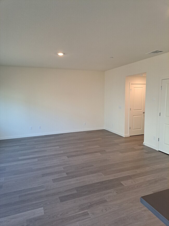 Building Photo - 5009 Star Dance Cir