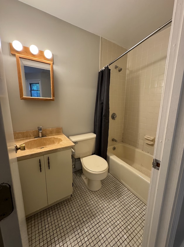 Building Photo - 25 Stearns Rd