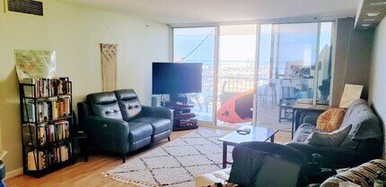 Building Photo - 1212 Nuuanu Ave