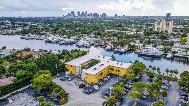 Foto del edificio - 815 Middle River Dr