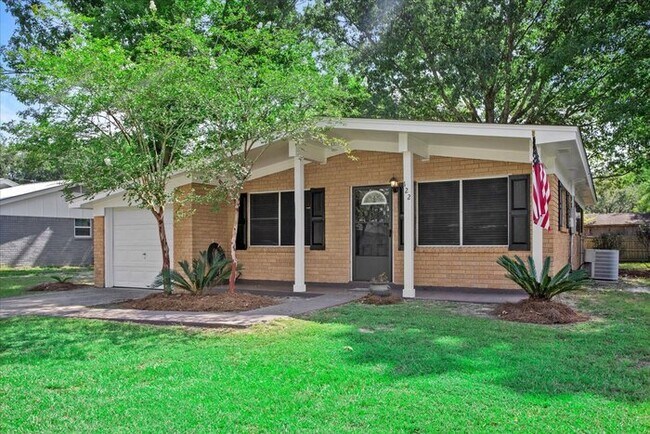 Building Photo - 122 Clarence Dr