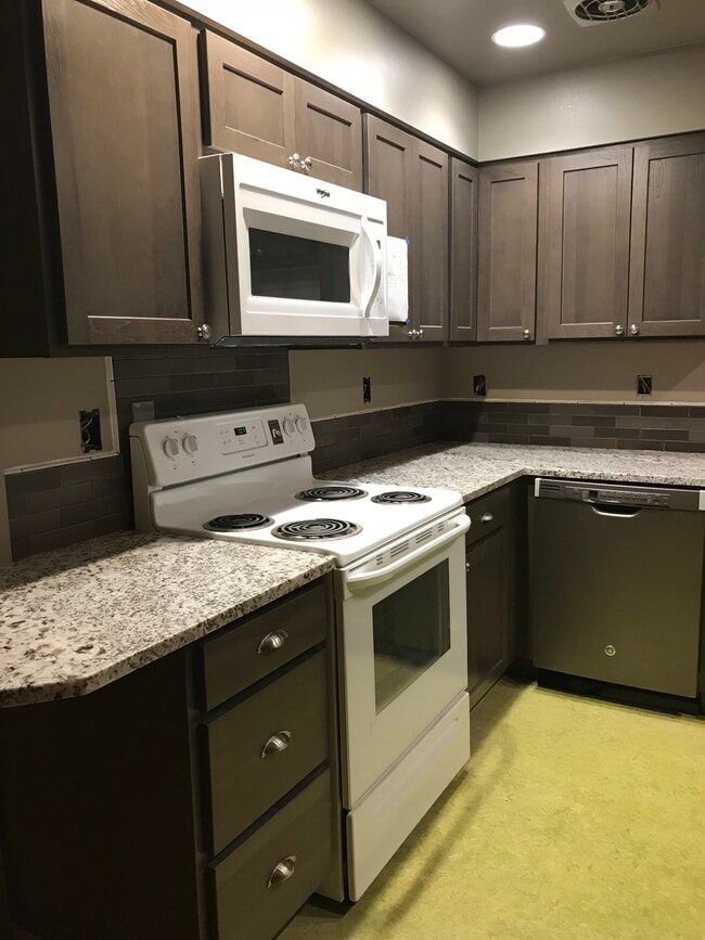 Kitchen - 703 SE 70th Ave