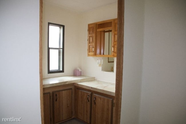 Building Photo - 3 br, 2 bath Mobile Home - 2000 Reynolds St.