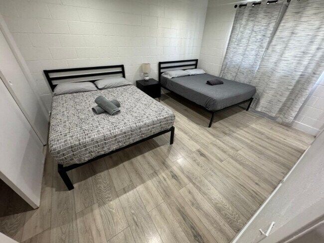 Foto del edificio - 2928 E Poplar Ave