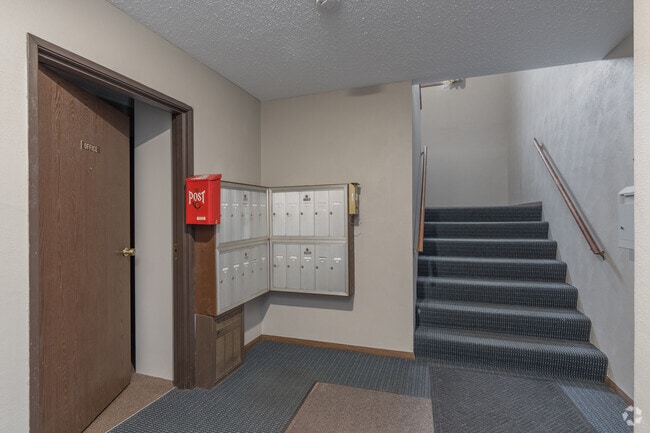 Lobby Photo - Glen Park Apartments