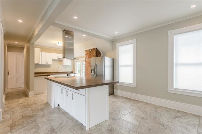 kitchen - 513 Oxford St