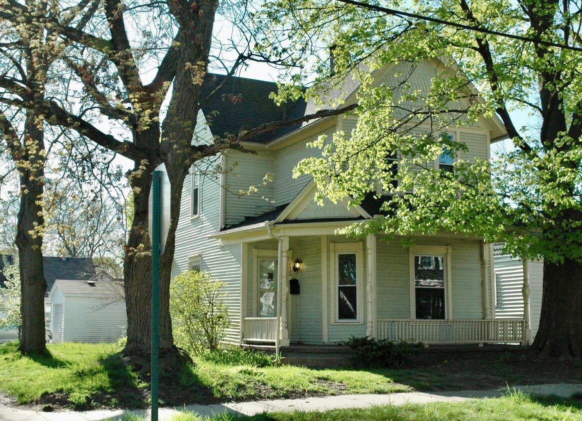 Primary Photo - 1335 Ashland Ave NE