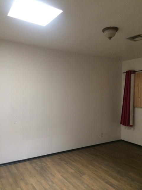 Bonus room - 15216 Nurmi St