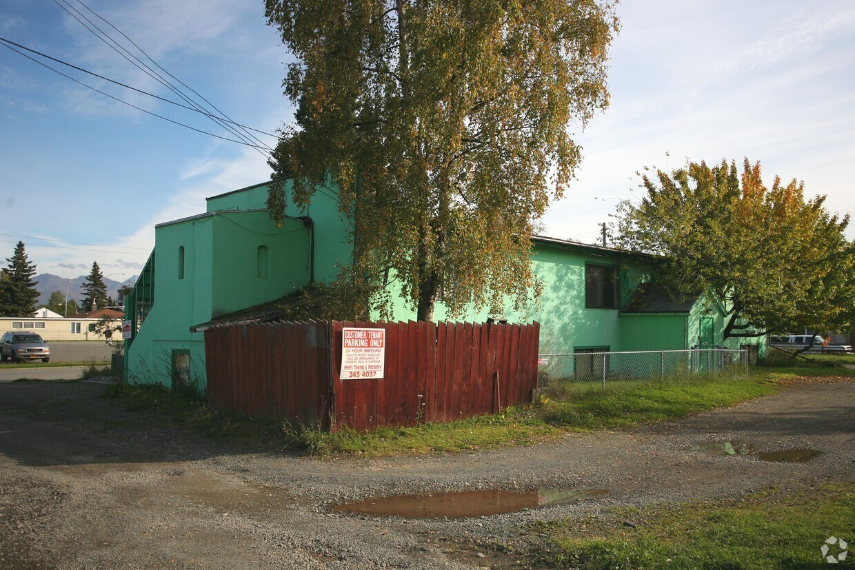 Building Photo - 1036 M St