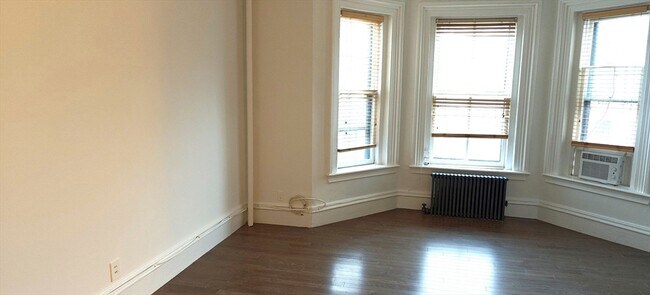 Building Photo - 279 Beacon St