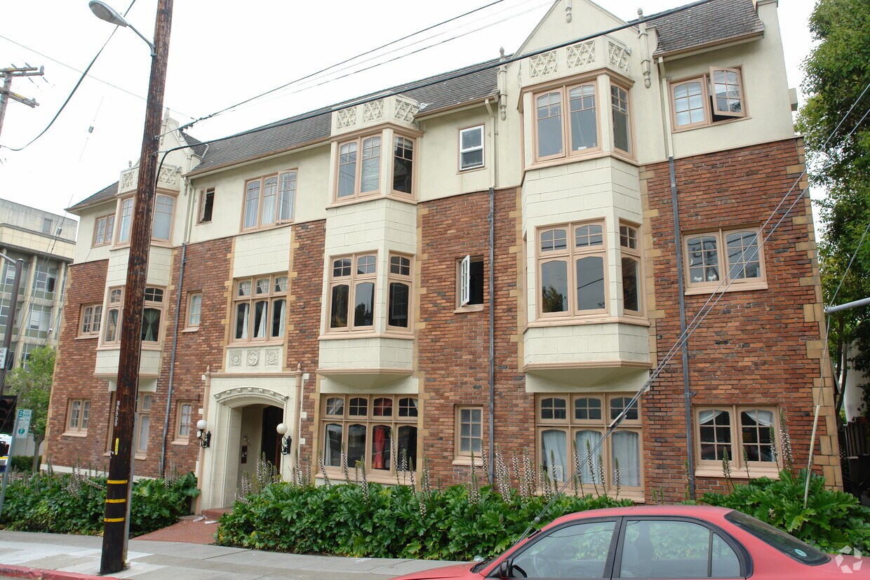 Building Photo - 1890 Arch St