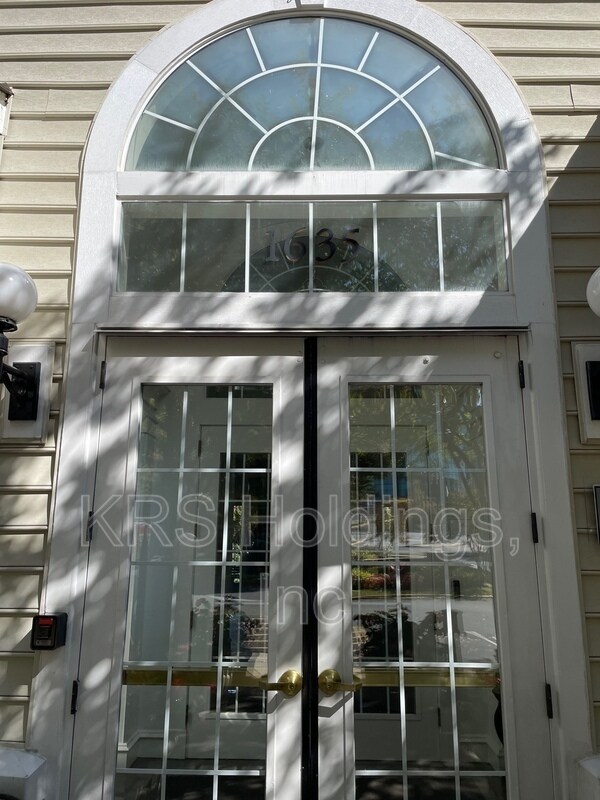 Building Photo - 1645 International Dr