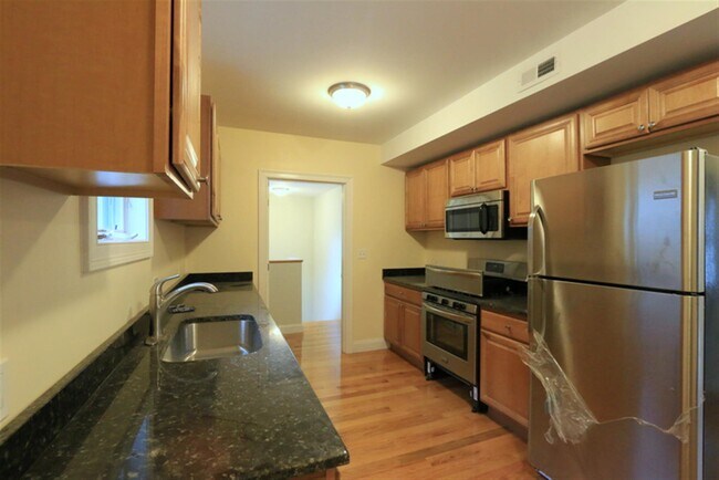 Building Photo - 29 Elmwood St