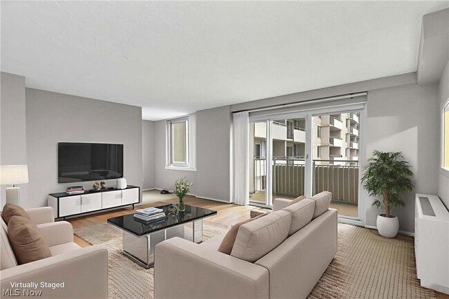 Foto del edificio - 12900 Lake Ave