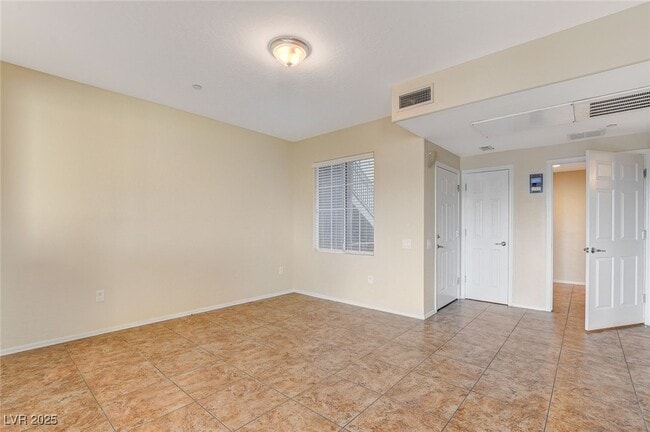 Building Photo - 6868 Sky Pointe Dr