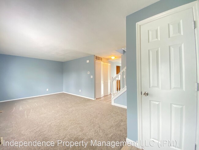 Building Photo - 3 br, 1.5 bath House - 7559 Mount Hood