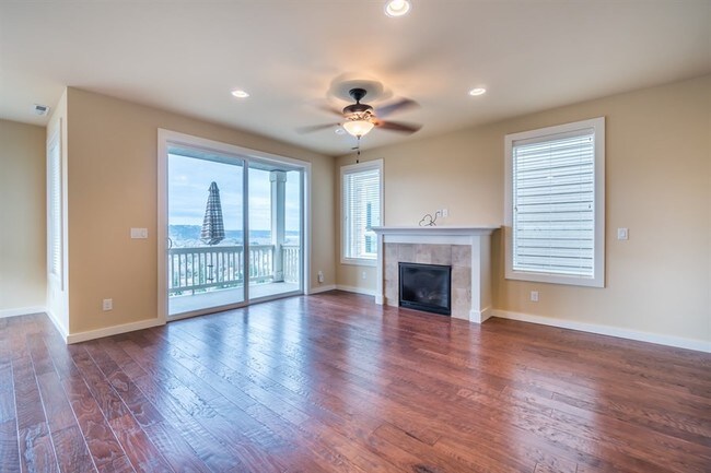 Foto del edificio - 985 3rd Ave NE