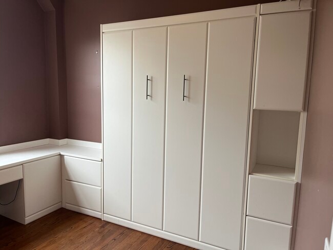 Murphy Bed! Great for guests! - 1644 W Cullerton St