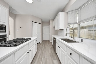 Building Photo - 1335 Crescent Pkwy Ct