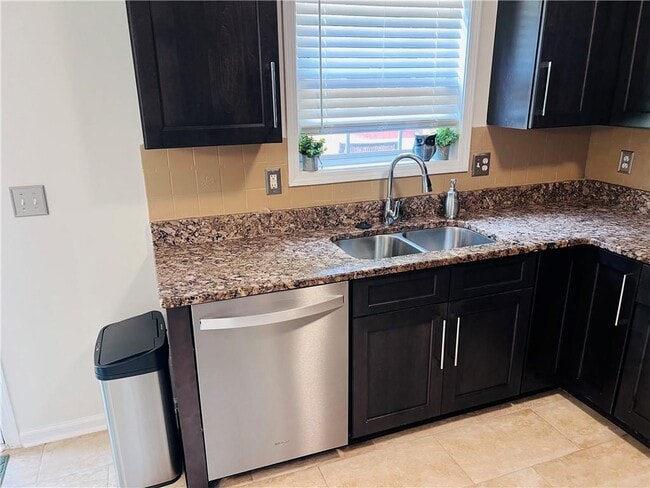 Foto del edificio - 1602 Silver Oak Dr