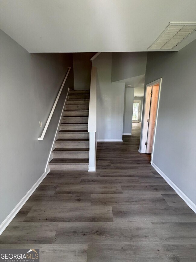 Foto del edificio - 7279 Laurel Creek Dr