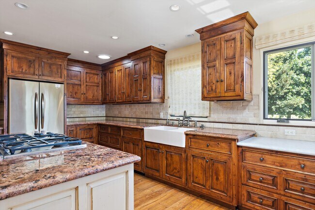 Building Photo - 500 Puente Dr