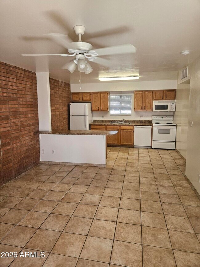 Foto del edificio - 703 W Rose Ln