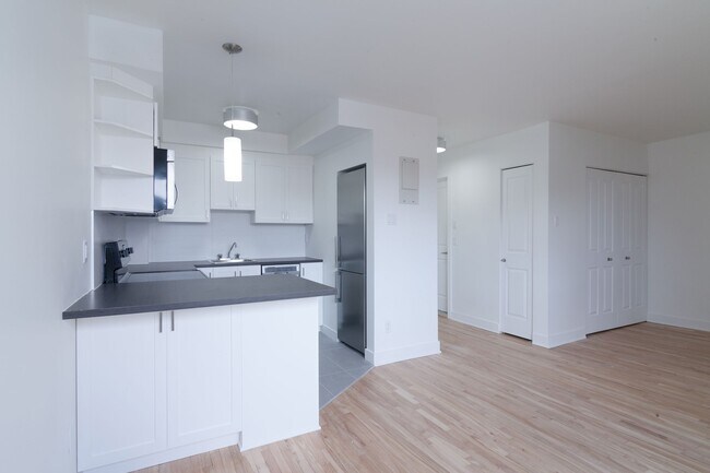 Photo du bâtiment - 735 Rue Gordon