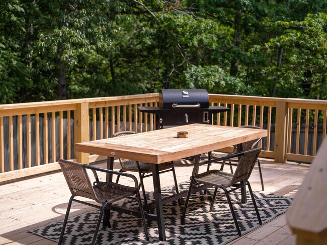 Building Photo - 1 Iris Way