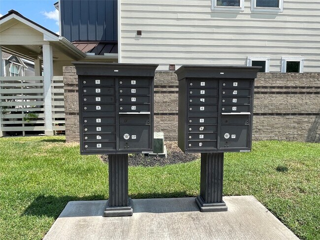 Foto del edificio - 10418 Quiet Courtyard Rd